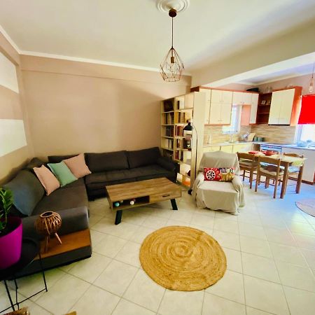 Cottage House,With Big Garden & Lawn Amaliada Bagian luar foto