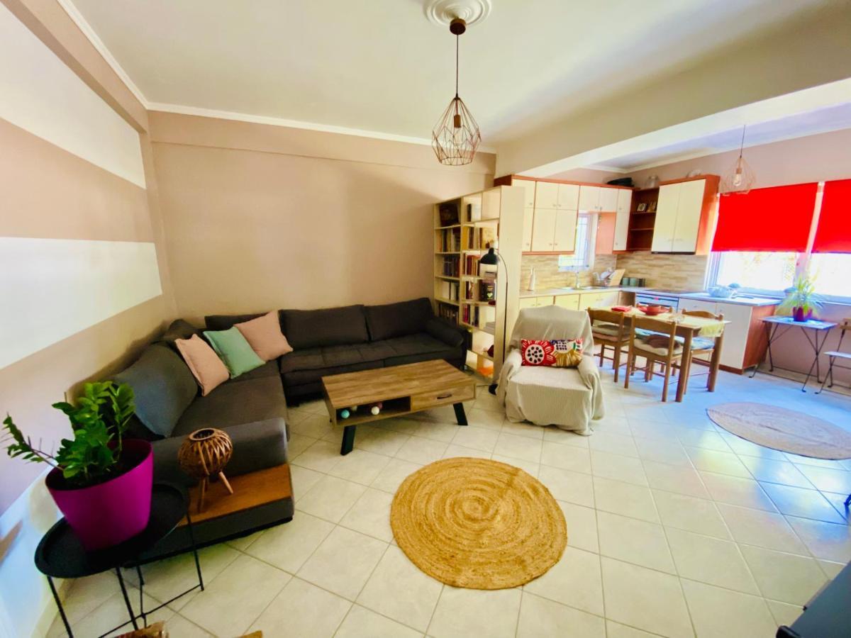 Cottage House,With Big Garden & Lawn Amaliada Bagian luar foto
