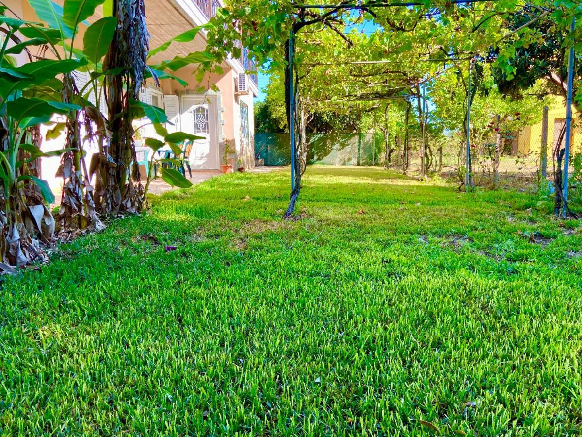 Cottage House,With Big Garden & Lawn Amaliada Bagian luar foto